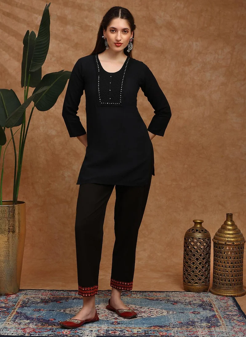 جلو باص Globus Women Black Embroidered Hem Straight Fit Mid Rise Ethnic Pant